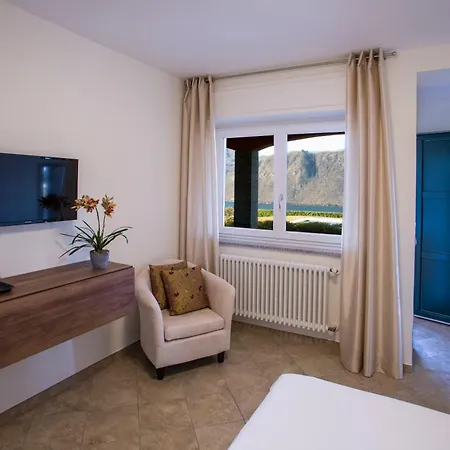 Calathea לינה וארוחת בוקר